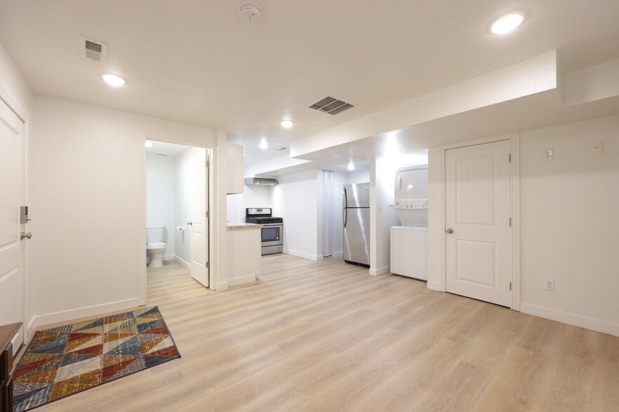 Building Photo - 534 Firestone Dr