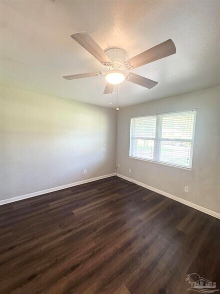 Building Photo - 802 Blue Springs Dr
