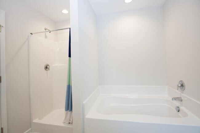 Building Photo - Coming up soon!!!!Centric beautiful proper...