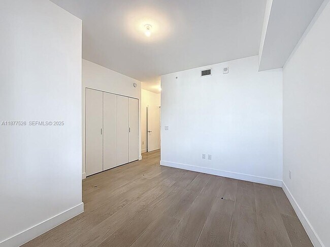 Building Photo - 700 NE 24th St