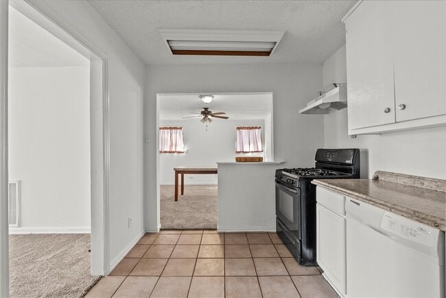 Building Photo - 1002 Orange St