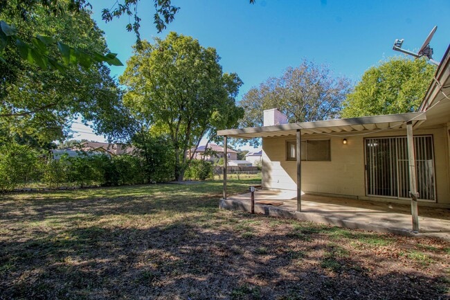 Building Photo - 223 Balboa Dr