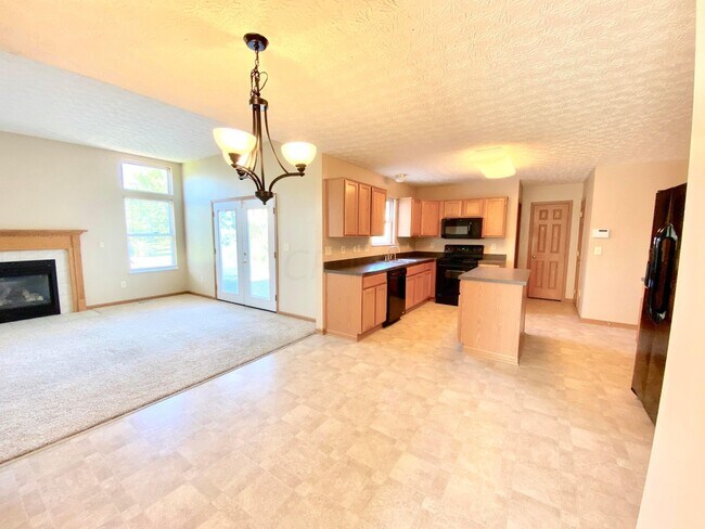 Building Photo - 129 Sapphire Ice Dr