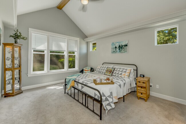 MAIN HOUSE - MASTER ON MAIN FLOOR - 421 5th Ave