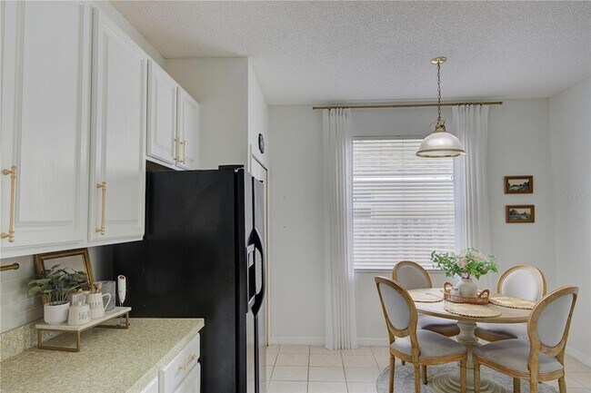 Building Photo - 963 Cherry Valley Way