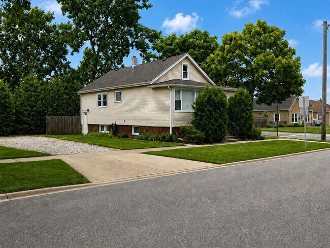 Building Photo - 4326 Wesley Terrace