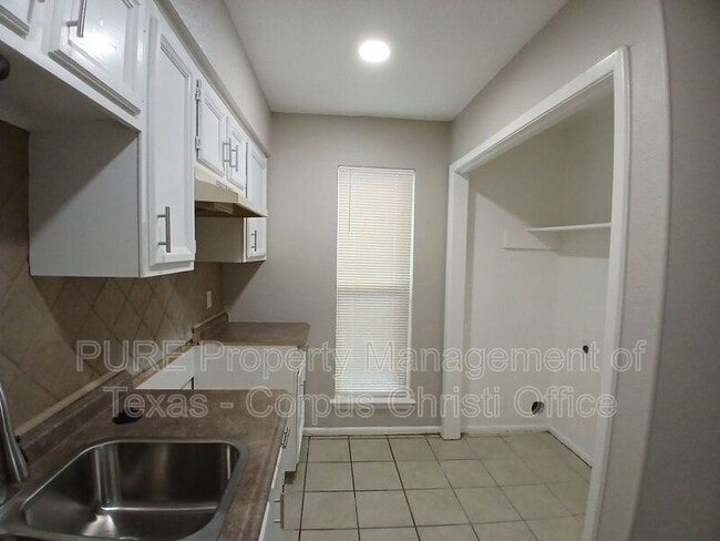 Building Photo - 5001 Middlecoff Cir