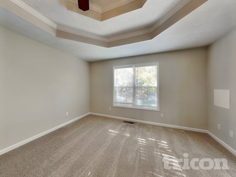 Building Photo - 930 Willow Hollow Dr