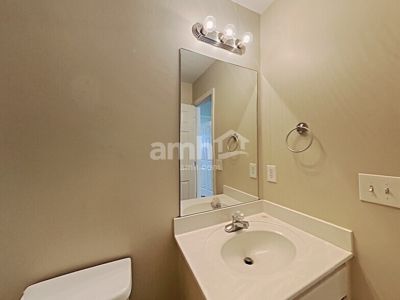 Building Photo - 3815 Hawk Tail Dr