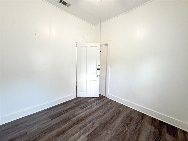 Building Photo - 63 Macks St