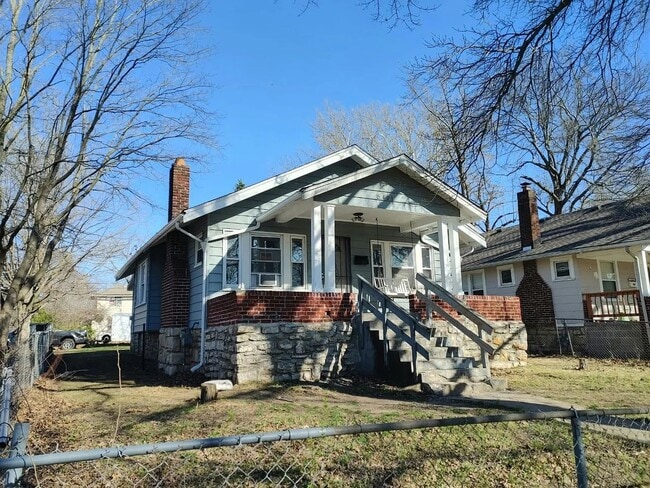 Building Photo - 5401 Highland Ave