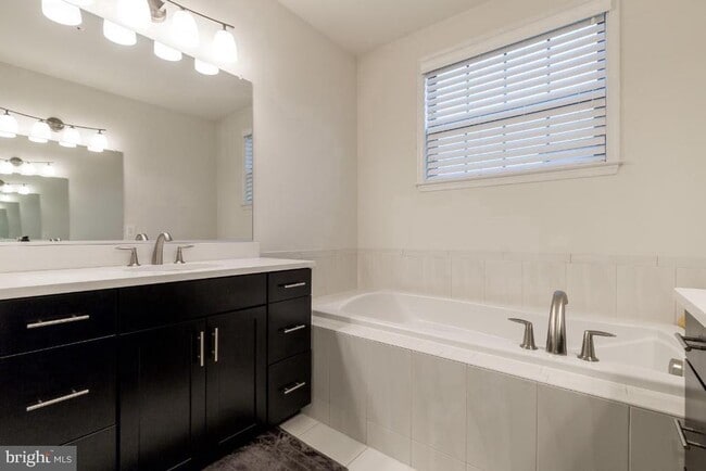 Building Photo - 42253 Marble Cyn Ter