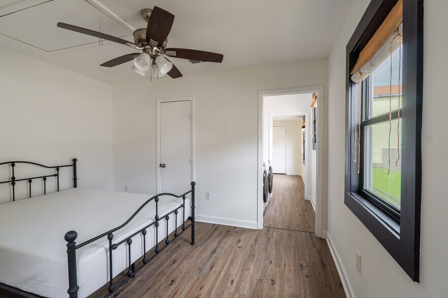 Bedroom - 1732 Allen St