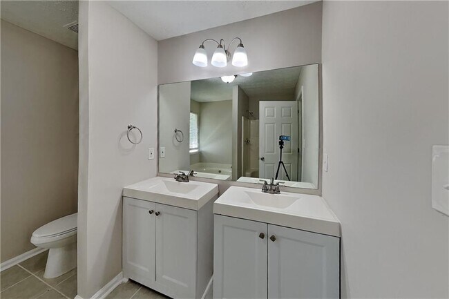 Building Photo - 460 Highlander Way