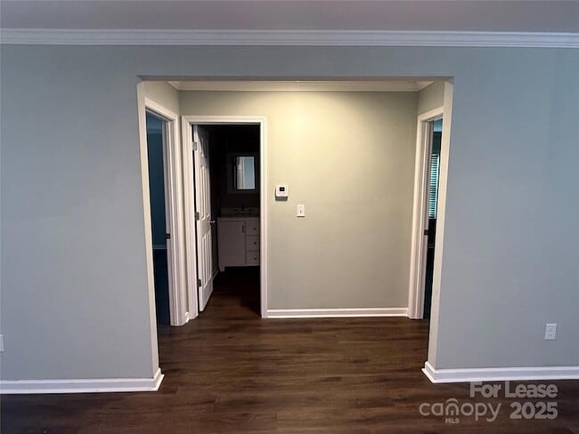 Building Photo - 820 Hamrick St