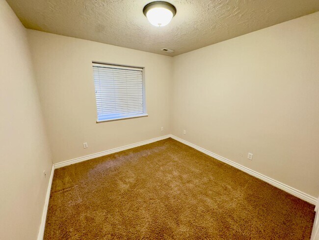 Building Photo - 207 S 50 W
