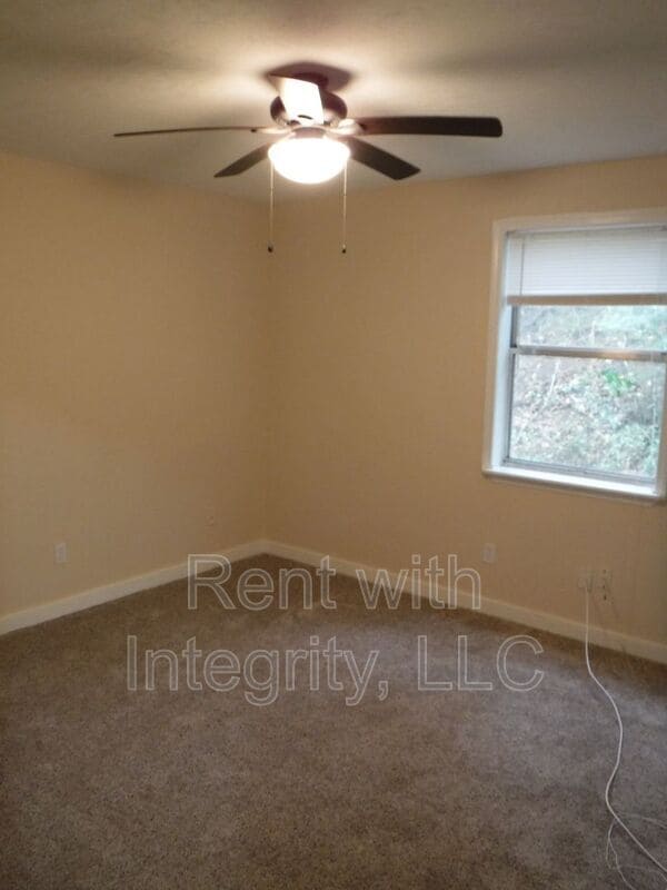 Building Photo - 2308 Sylvan Ct