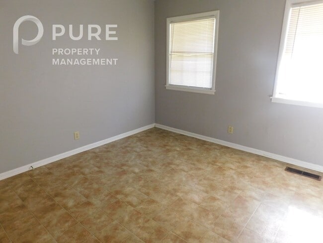 Building Photo - 117 22nd Ave NW