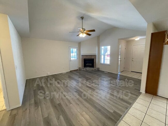 Building Photo - 701 S Pinhook Dr