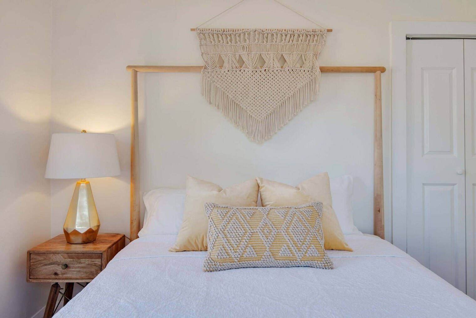 Building Photo - 108 E Flora St