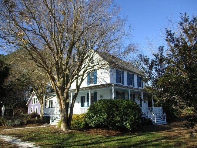 Building Photo - 14262 Shore Dr