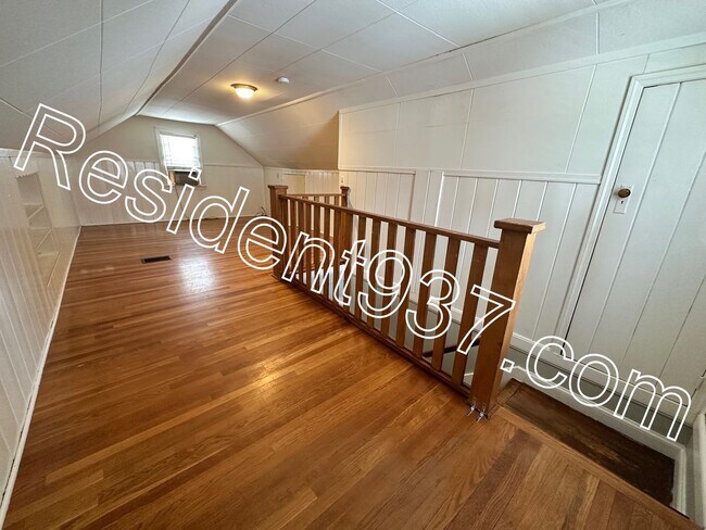 Building Photo - 3 Bed 1 Bath Home