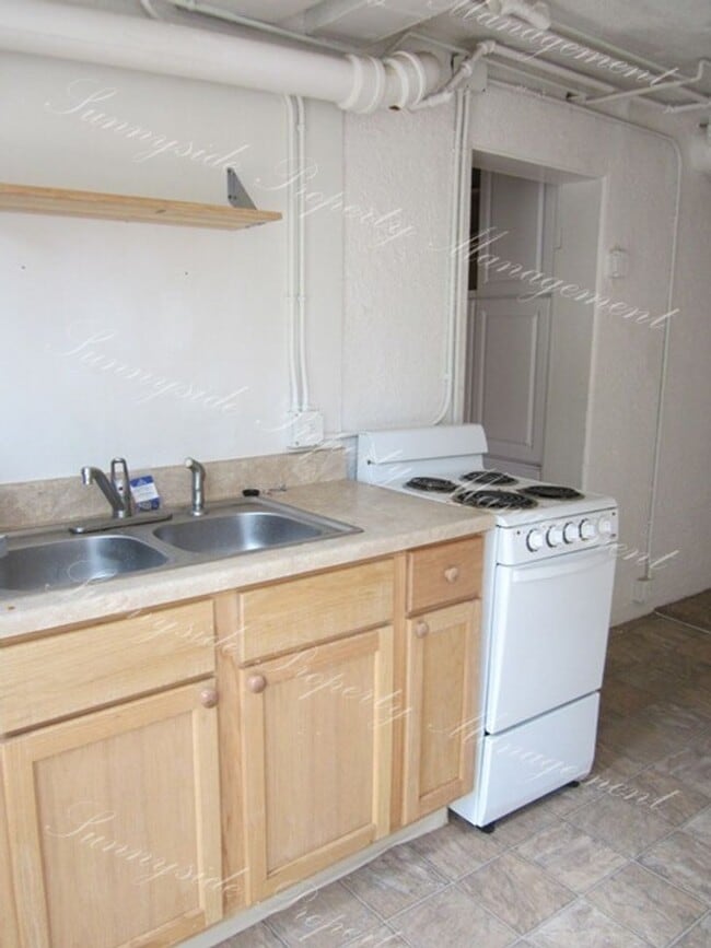 Building Photo - 954 11th St