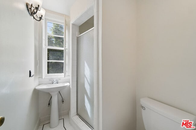 Building Photo - 1284 S Beverly Glen Blvd