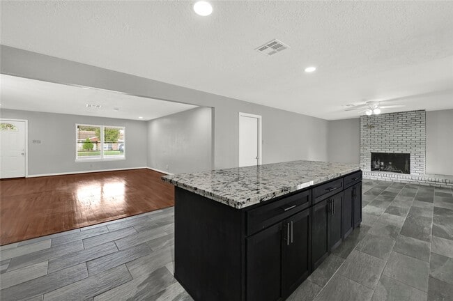 Building Photo - 8603 Freewood St
