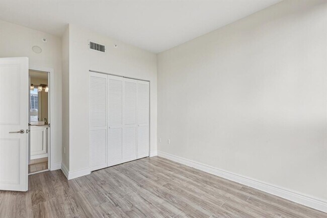 Building Photo - 7330 Ocean Terrace