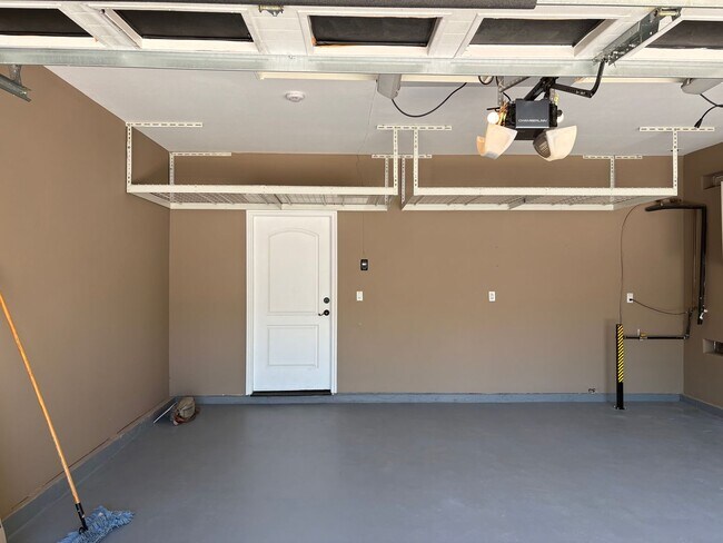 Building Photo - Spectacular-Remodeled 4-Bedroom Home with Pool, Spa, + 600 sqft Bonus Space in lovely Sylmar neig...