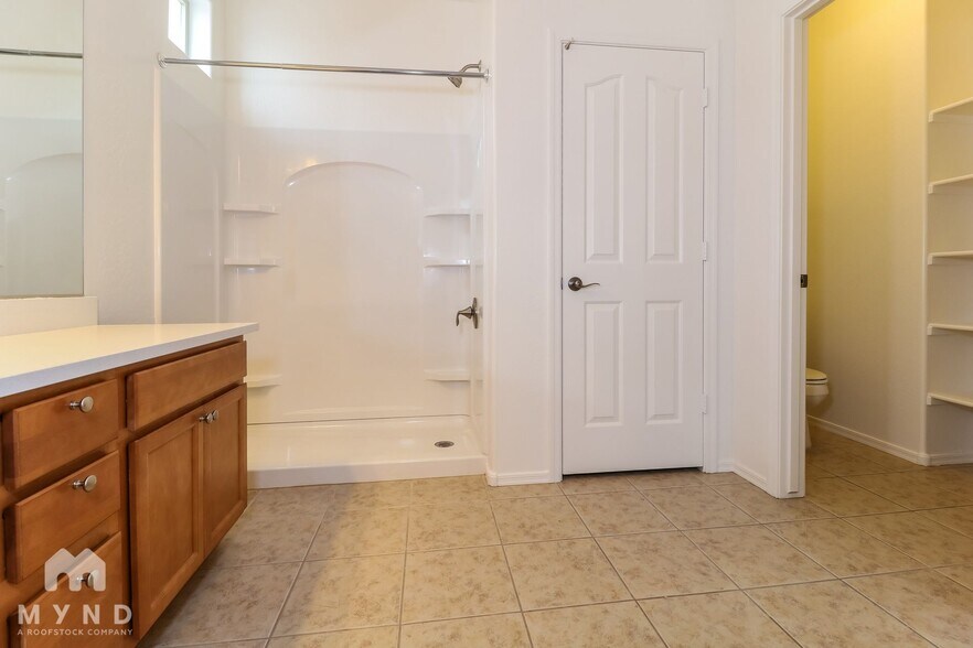 Building Photo - 2745 E Mews Rd