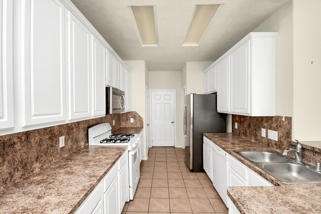Building Photo - 139 Benedict Canyon Loop