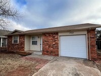 Building Photo - 752 W Forest Dr
