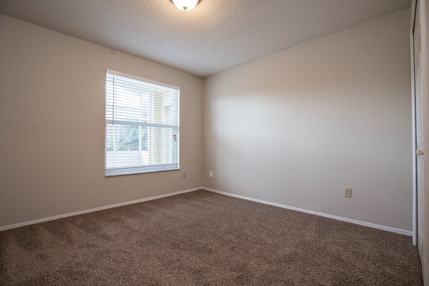 Building Photo - 338 Lakebreeze Cir