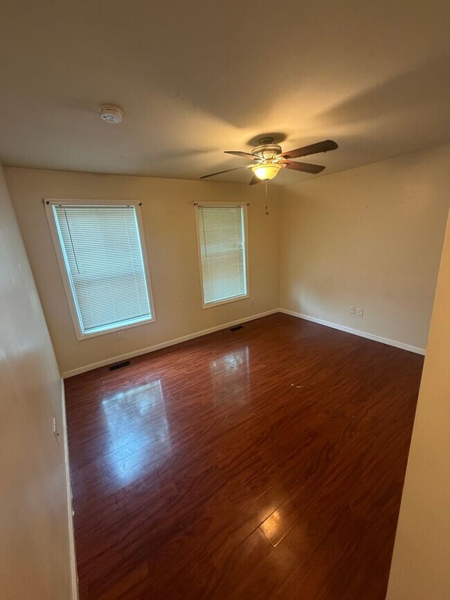 Building Photo - 380 3rd St