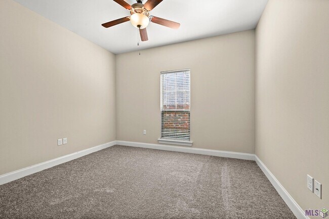 Building Photo - 7723 Ibiza Dr