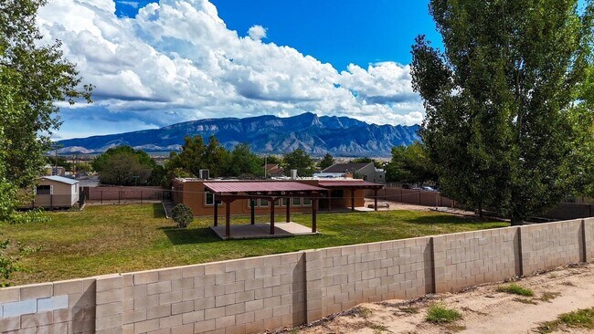 Building Photo - 501 Calle De