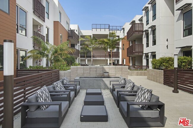 Building Photo - 6030 Seabluff Dr