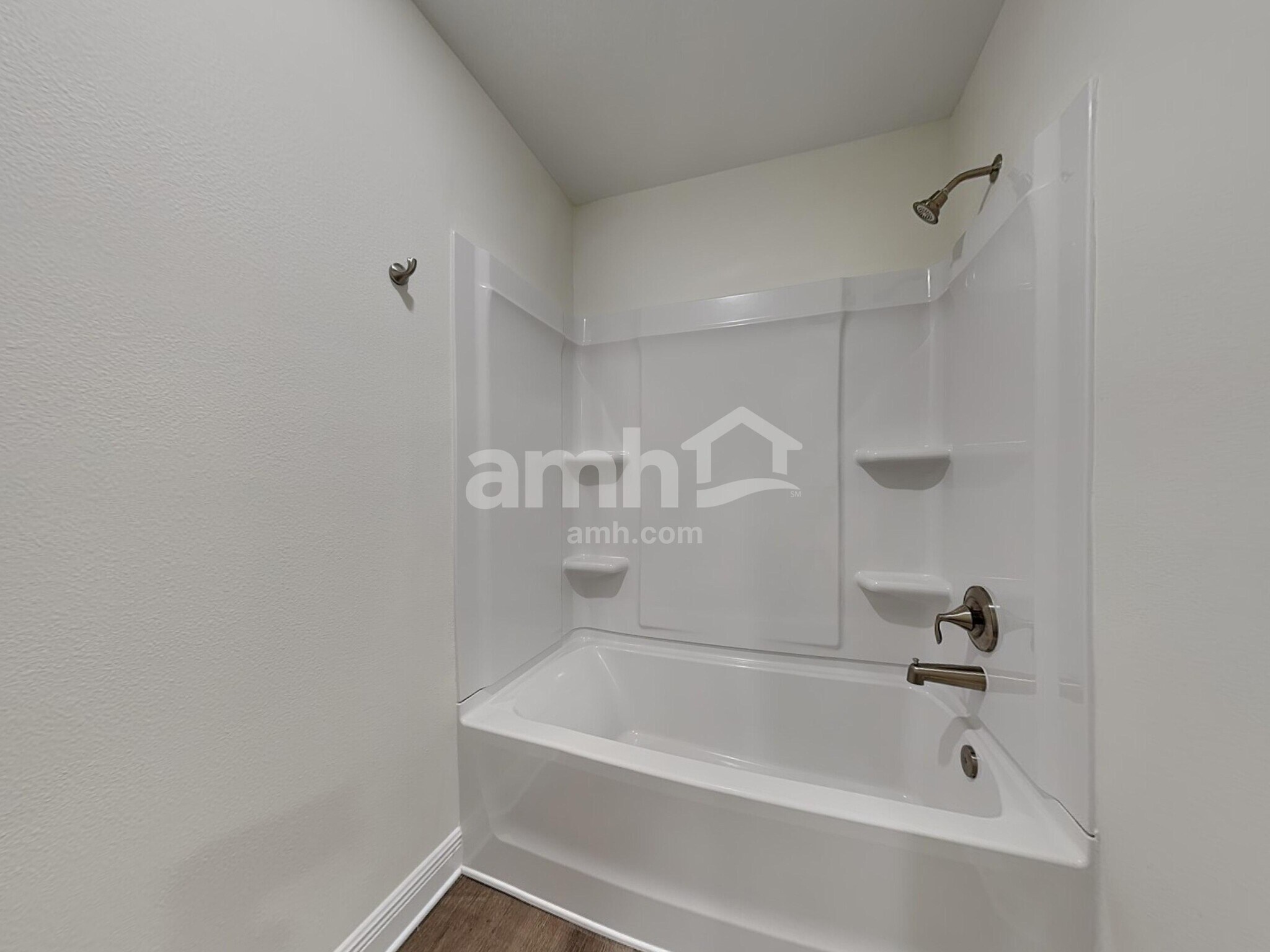 Building Photo - 5950 Pinewood Ests Dr
