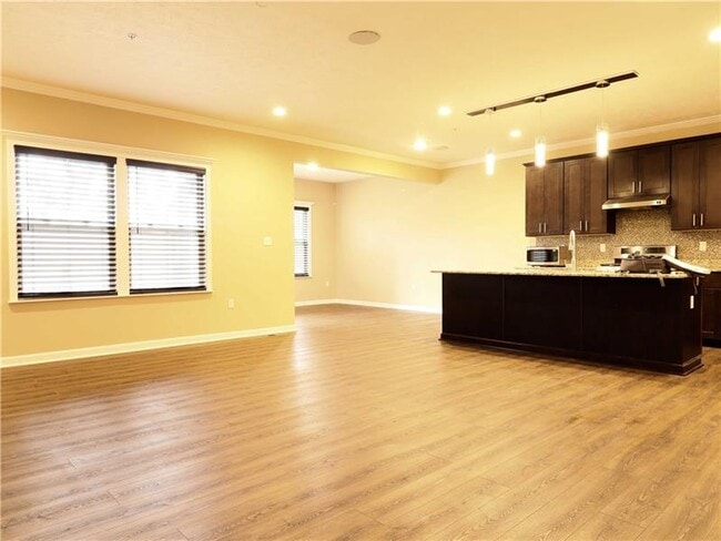 Building Photo - 605 Alessia Ct