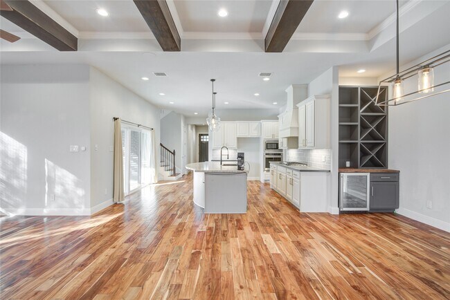 Building Photo - 135 Bella Luce