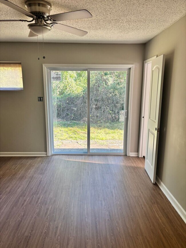 Building Photo - McCrory