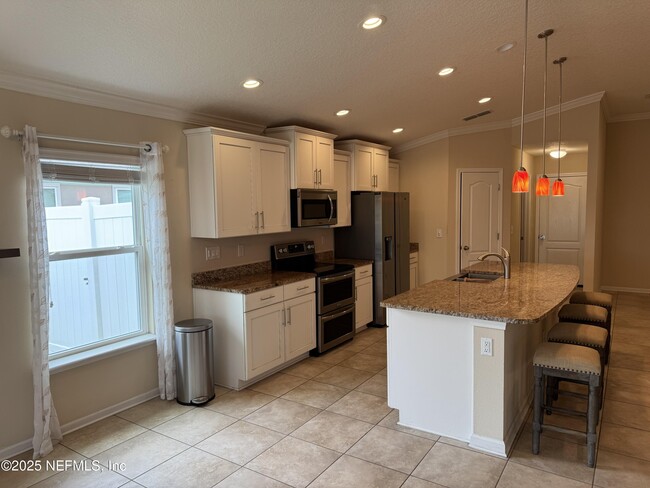 Building Photo - 96 Midway Park Dr