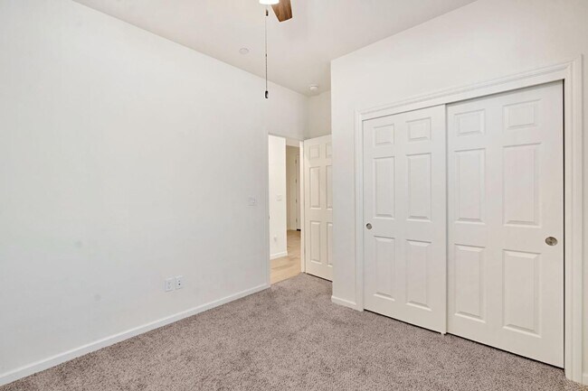 Building Photo - MOVE IN READY!! 3 BEDROOM 2 BATH HOME