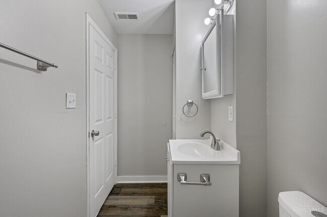 Building Photo - 2906 Alms Pl