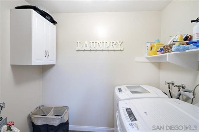 Building Photo - 552 Canyon Dr