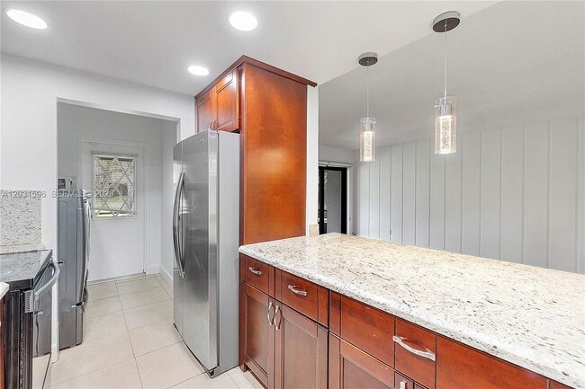 Building Photo - 398 Fern Dr
