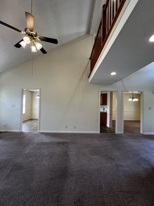 Building Photo - Charming 3 Bed, 2.5 Bath Home in Clarksvil...