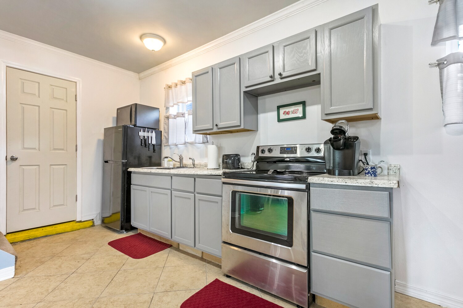Building Photo - 2942 Palm Cir